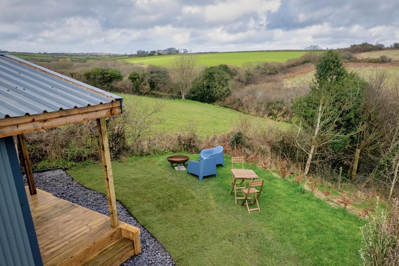 Luxury Glamping Cabin With Outdoor Bath On Cornish Flower Farm Truro Zewnętrze zdjęcie