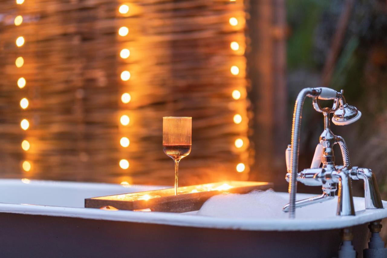Luxury Glamping Cabin With Outdoor Bath On Cornish Flower Farm Truro Zewnętrze zdjęcie