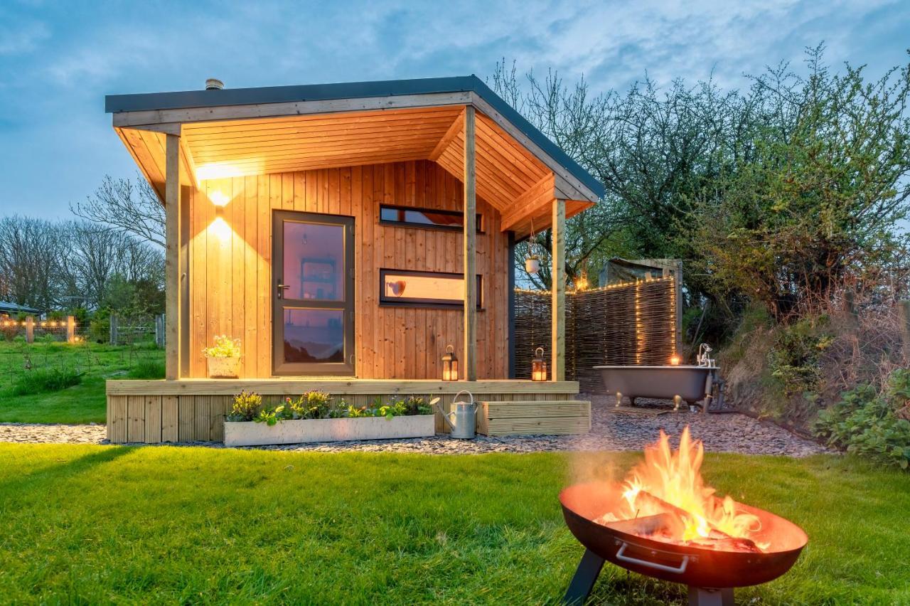 Luxury Glamping Cabin With Outdoor Bath On Cornish Flower Farm Truro Zewnętrze zdjęcie
