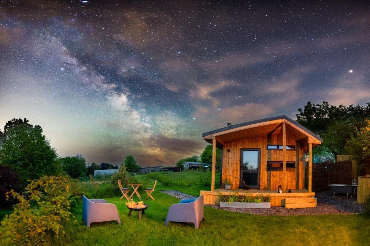Luxury Glamping Cabin With Outdoor Bath On Cornish Flower Farm Truro Zewnętrze zdjęcie