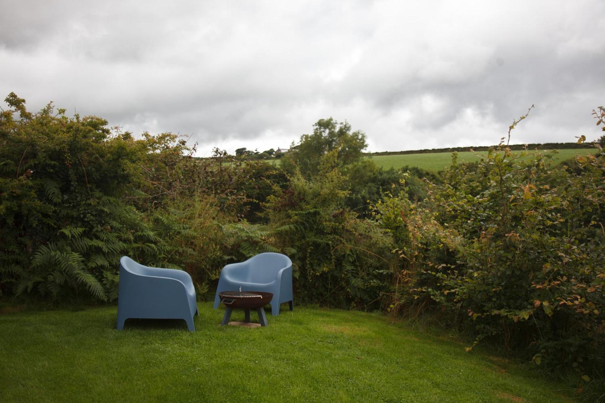 Luxury Glamping Cabin With Outdoor Bath On Cornish Flower Farm Truro Zewnętrze zdjęcie