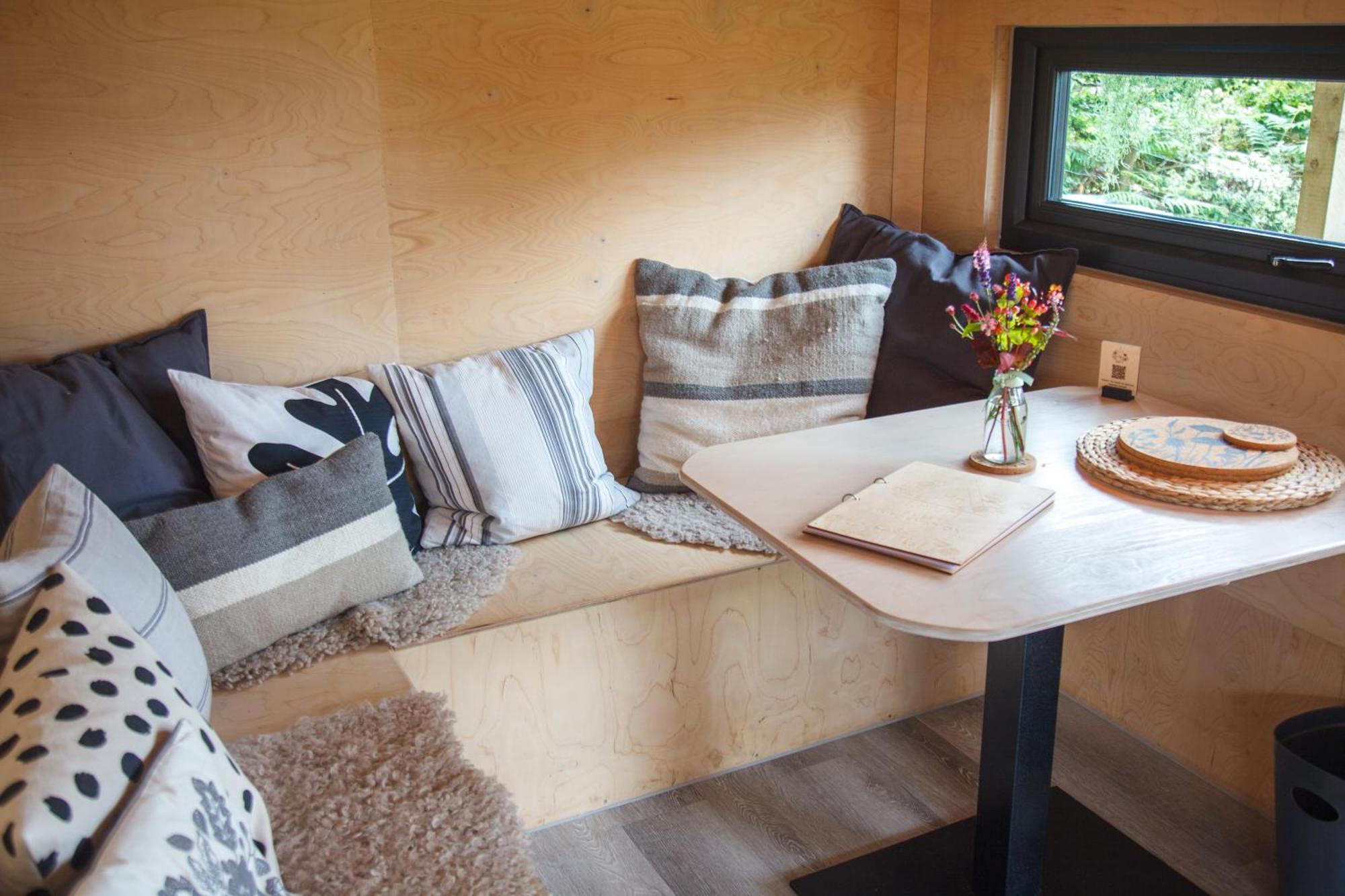 Luxury Glamping Cabin With Outdoor Bath On Cornish Flower Farm Truro Zewnętrze zdjęcie