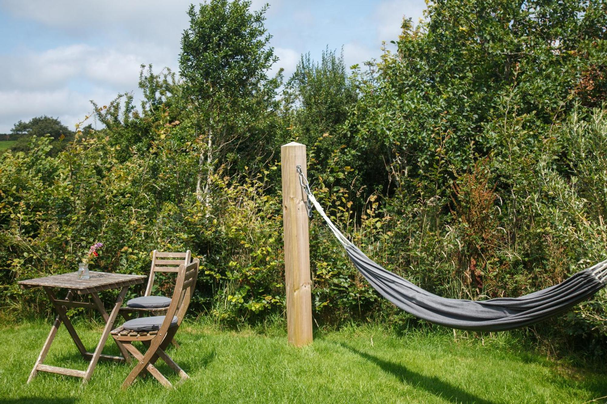 Luxury Glamping Cabin With Outdoor Bath On Cornish Flower Farm Truro Zewnętrze zdjęcie